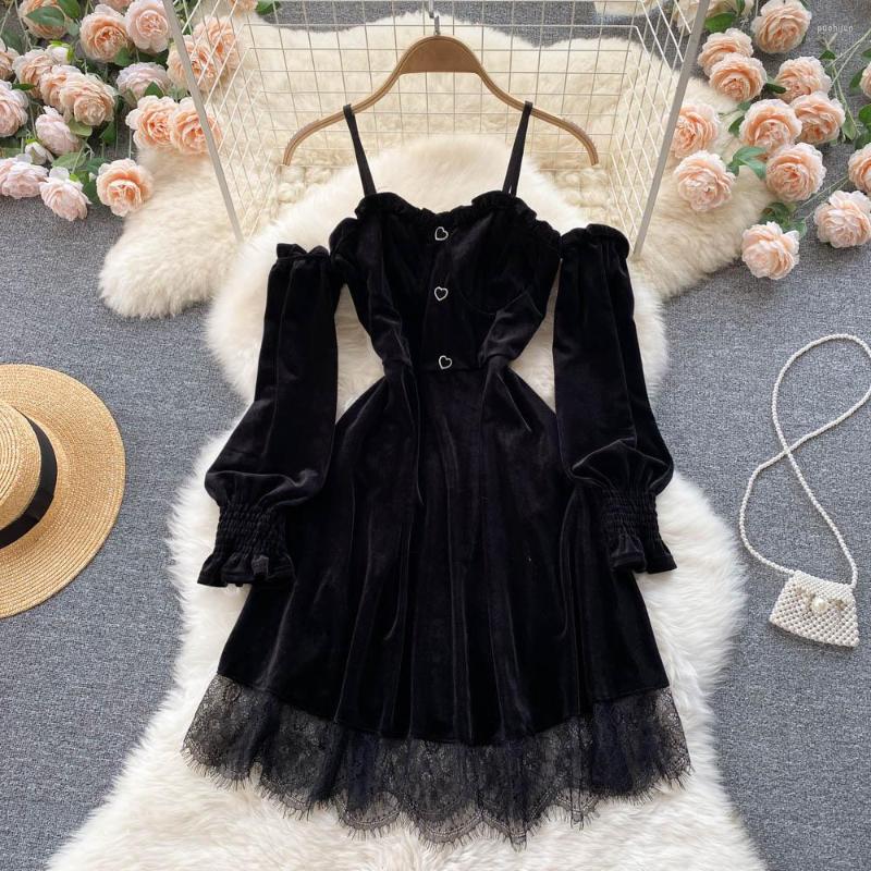 Casual Dresses ZCWXM Sexy Off Shoulder Suspender Black Velvet Dress Women Autumn Y2k Temperament Waist Lace Patchwork Vestidos Slim
Casual Dresses ZCWXM Sexy Off Shoulder Suspender Black Velvet Dress Women Autumn Y2k Temperament Waist Lace Patchwork Vestidos Slim