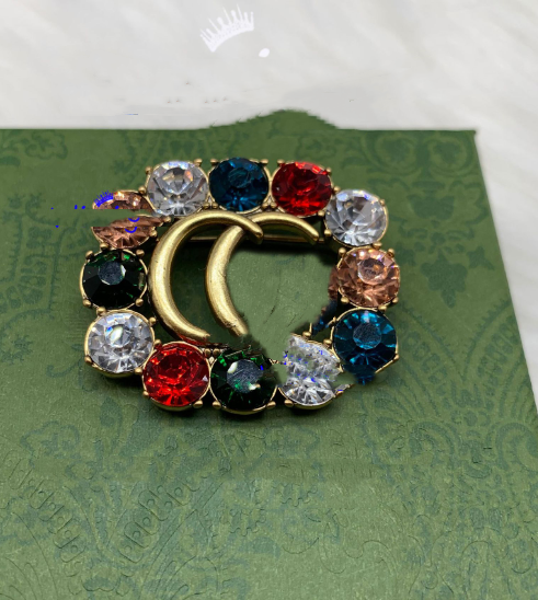 American Designer Brooch New Retro Alphabet Multilateral Diamond Plant Flower Pin Female Temperament Light Luxury Breastpin
American Designer Brooch New Retro Alphabet Multilateral Diamond Plant Flower Pin Female Temperament Light Luxury Breastpin