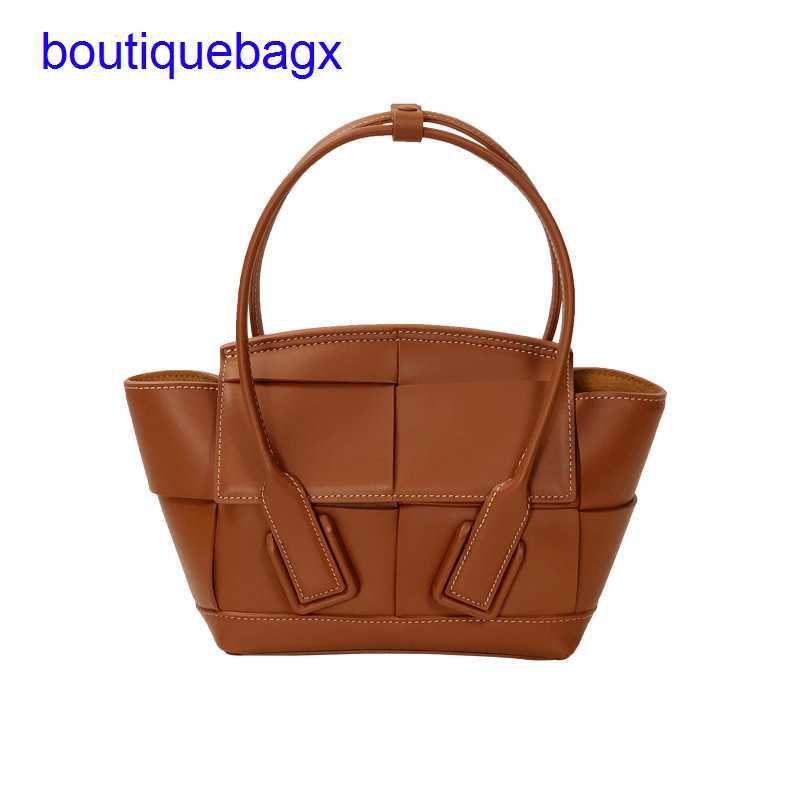 Luxury Bottegss Venetss Arco Evening Bags online store Plain calf portable large capacity single shoulder crossbow women's bag sma With logo 1DKN, Second layer cowhide
Luxury Bottegss Venetss Arco Evening Bags online store Plain calf portable large capacity single shoulder crossbow women's bag sma With logo 1DKN, Second layer cowhide