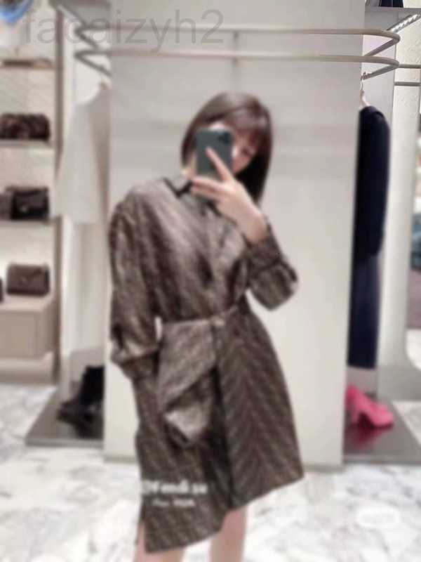 Casual Dresses designer The brown double inverted FF pattern lapel lining skirt of F family' classic print MXEK, Dark brown
Casual Dresses designer The brown double inverted FF pattern lapel lining skirt of F family' classic print MXEK, Dark brown