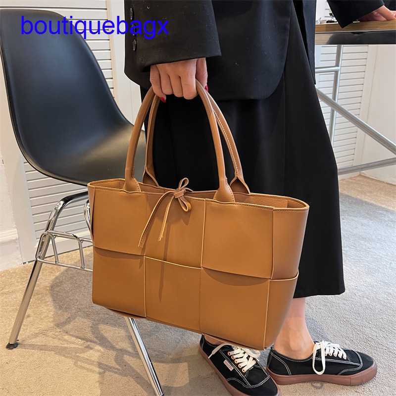 Luxury Bottegss Venetss Arco Evening Bags online store 2023 spring knitting new high-capacity women's bag tote large lattice hand With logo FBNL, White6
Luxury Bottegss Venetss Arco Evening Bags online store 2023 spring knitting new high-capacity women's bag tote large lattice hand With logo FBNL, White6