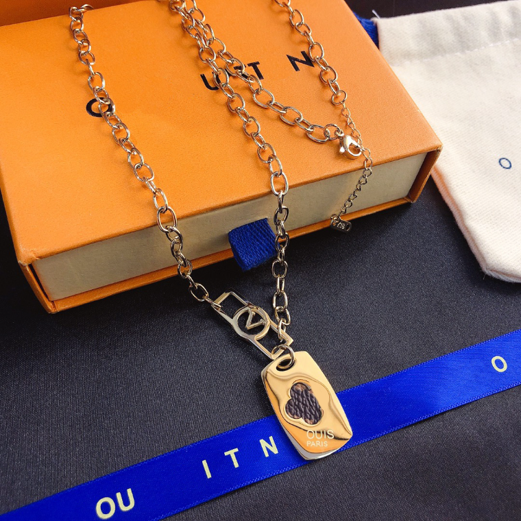 Womens Designer Necklaces Earring Set 18k Gold Plated Bracelet Fashion Letter Pendant Necklace Charming Women Love Earring Delicate Design Jewelry Set With Box
Womens Designer Necklaces Earring Set 18k Gold Plated Bracelet Fashion Letter Pendant Necklace Charming Women Love Earring Delicate Design Jewelry Set With Box