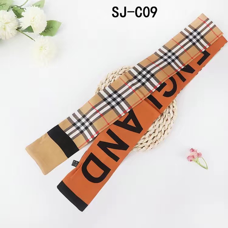 Designer Letters Print Floral Silk Scarf Headband for Women Fashion Scarves Shoulder Tote Luggage BB Head Wraps Double ribbon Ladies gift white black 8x120
Designer Letters Print Floral Silk Scarf Headband for Women Fashion Scarves Shoulder Tote Luggage BB Head Wraps Double ribbon Ladies gift white black 8x120