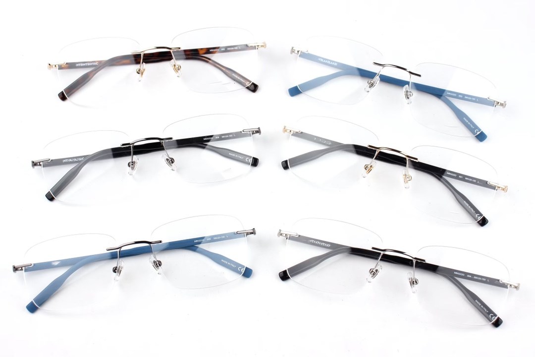 2023 new Sunglasses Frames hot round frame diamond glasses frameretro fashion decorative glasses frame, natural wooden temple accessories, unisex
2023 new Sunglasses Frames hot round frame diamond glasses frameretro fashion decorative glasses frame, natural wooden temple accessories, unisex
