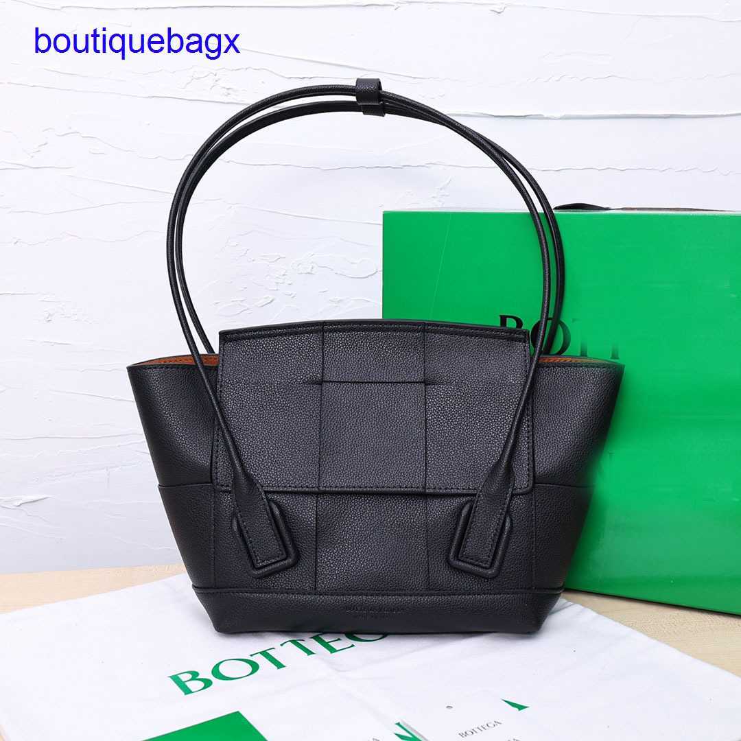 Original edition Luxury Bottegss Venetss Arco Evening Bags online store Soft New 2023 Brand Fashion Women's Leather Crossbody Cowh With logo 6RGH, White4
Original edition Luxury Bottegss Venetss Arco Evening Bags online store Soft New 2023 Brand Fashion Women's Leather Crossbody Cowh With logo 6RGH, White4