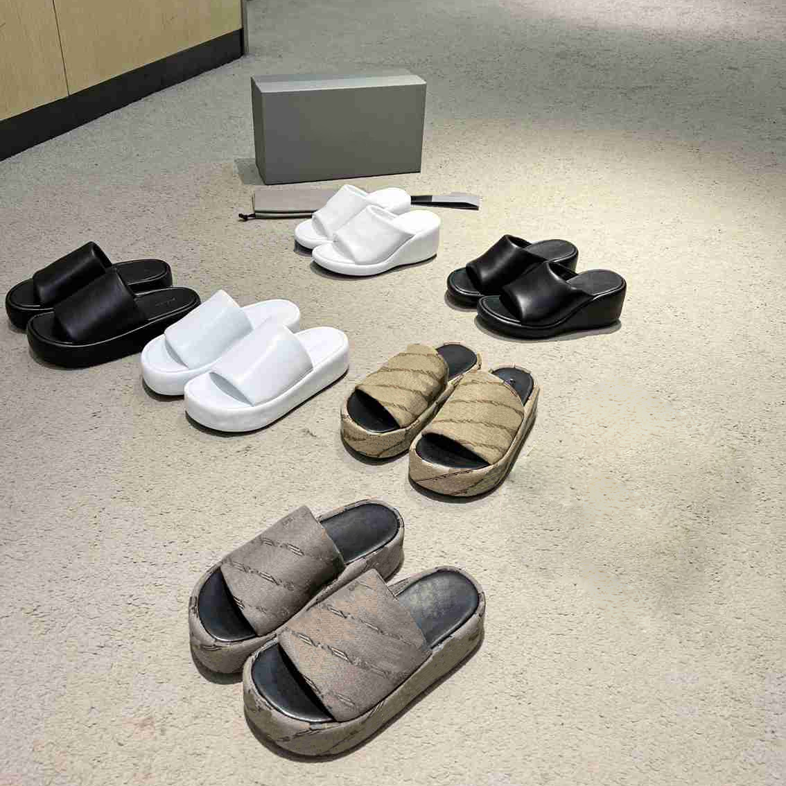 Designer rise slides sandals luxury leather chunky heel slippers women platform slippers fashion summer outdoor beach thick bottom slider sandals size 35-40
Designer rise slides sandals luxury leather chunky heel slippers women platform slippers fashion summer outdoor beach thick bottom slider sandals size 35-40