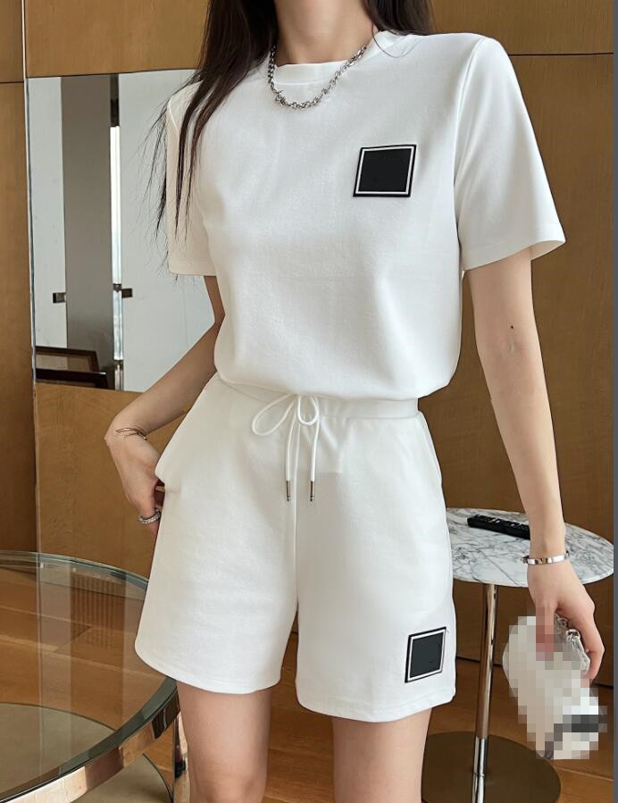 23 Women' Tracksuits Letter Badge Decorative Top Round Neck T-shirt with Shorts Set 312, Customize
23 Women' Tracksuits Letter Badge Decorative Top Round Neck T-shirt with Shorts Set 312, Customize