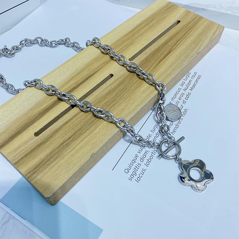Chains OT Buckle Stainless Steel Simple Necklace For Women Chain Chunky Choker Birthday Gift Flower Pendant
Chains OT Buckle Stainless Steel Simple Necklace For Women Chain Chunky Choker Birthday Gift Flower Pendant