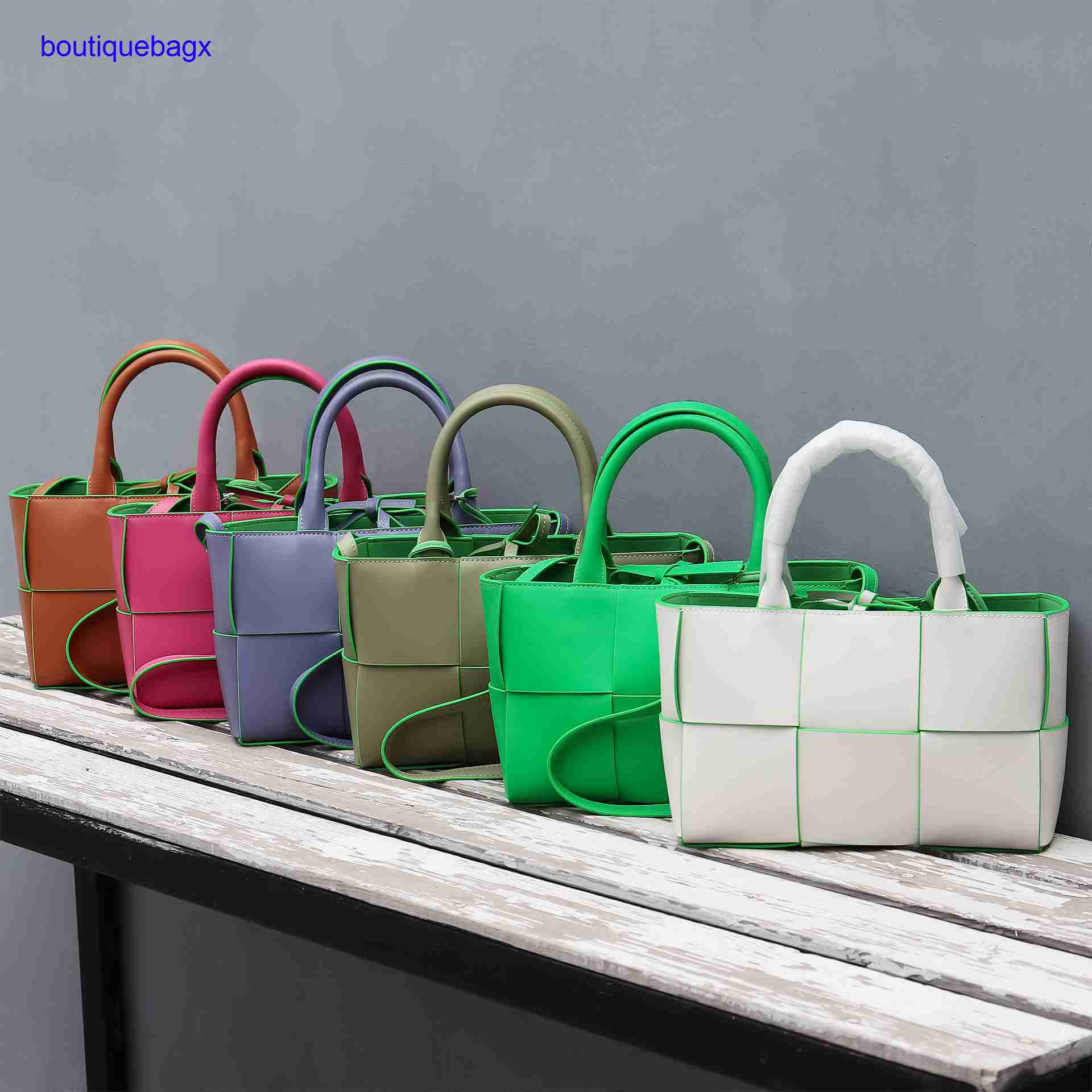 Luxury Bottegss Venetss Arco Evening Bags online store Woven handbag large capacity leather shoulder mummy commuter tote color mat With logo UH6Q, White4
Luxury Bottegss Venetss Arco Evening Bags online store Woven handbag large capacity leather shoulder mummy commuter tote color mat With logo UH6Q, White4