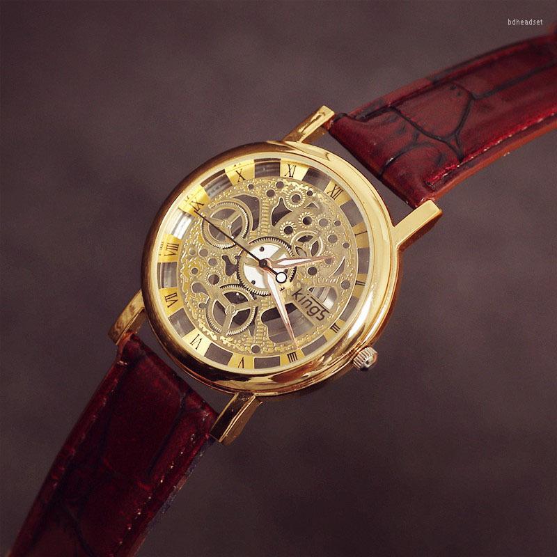 Wristwatches Top Qualityluxury Brand Men's Watch Fashion Casual Unisex Universal Design Alloy Strap Quartzwatch Relojes
Wristwatches Top Qualityluxury Brand Men's Watch Fashion Casual Unisex Universal Design Alloy Strap Quartzwatch Relojes