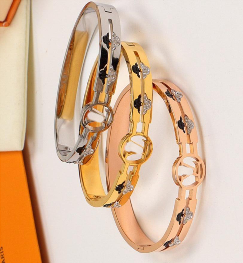 Fashion Style Bracelets With Steel Seal Women Bangle Luxury Designer Jewelry 18K Gold Plated Stainless steel Wedding Lovers Gift Bangles
Fashion Style Bracelets With Steel Seal Women Bangle Luxury Designer Jewelry 18K Gold Plated Stainless steel Wedding Lovers Gift Bangles
