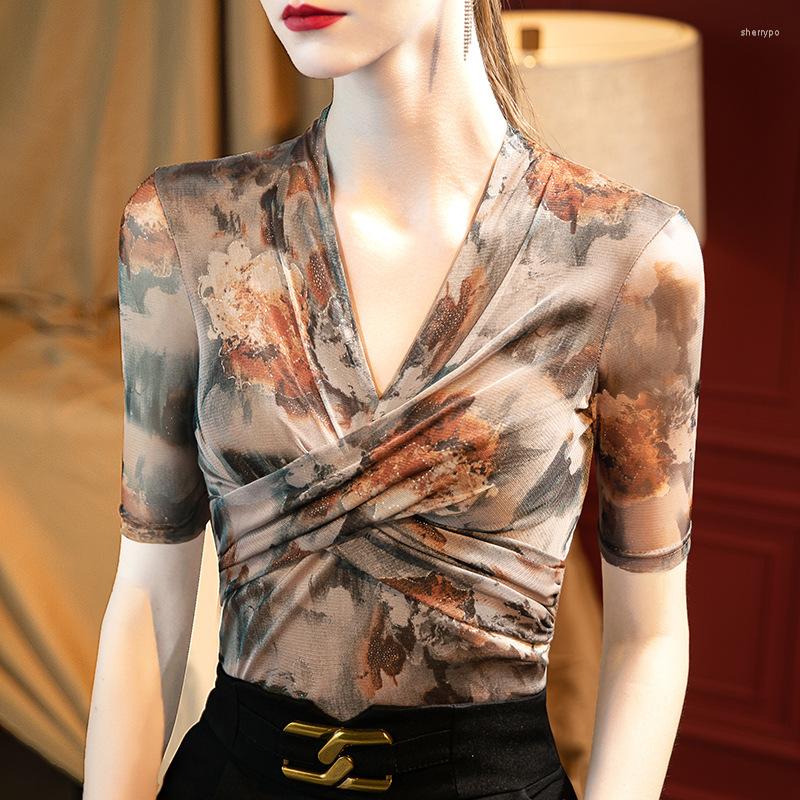 Women' T Shirts Stretch Mesh Short-sleeved T-shirt Fashion Bottoming Shirt Women' European Station V-neck Fork Pleated Printed Y2k Top, Khaki
Women' T Shirts Stretch Mesh Short-sleeved T-shirt Fashion Bottoming Shirt Women' European Station V-neck Fork Pleated Printed Y2k Top, Khaki