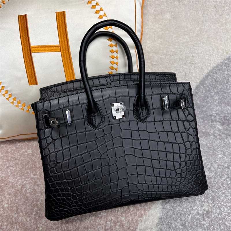designer women handbag birkin Silver buckle bags Pack 25cm misty crocodile leather women's bag handbag hand sewing wax line BK full leather black gold, Sky blue
designer women handbag birkin Silver buckle bags Pack 25cm misty crocodile leather women's bag handbag hand sewing wax line BK full leather black gold, Sky blue