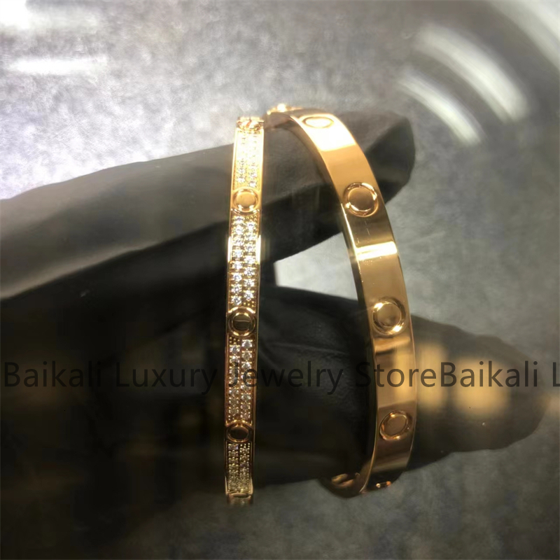 Charm Bracelets Classic 18K pink diamond European and American luxury jewelry couple bracelet 100% 925 silver love gift 230313
Charm Bracelets Classic 18K pink diamond European and American luxury jewelry couple bracelet 100% 925 silver love gift 230313