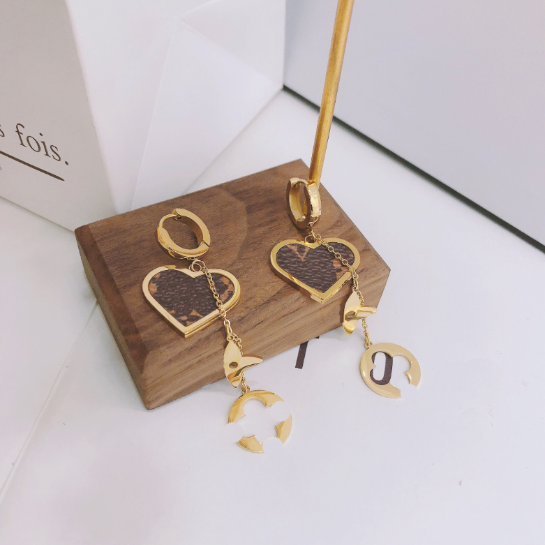 Romantic Girls Necklace Earrings Set Pearl Diamond Steel Earrings 18k Gold Brand Girls Gift Necklace Valentine&s Day Jewelry Bracelet Letter with Box
Romantic Girls Necklace Earrings Set Pearl Diamond Steel Earrings 18k Gold Brand Girls Gift Necklace Valentine&s Day Jewelry Bracelet Letter with Box