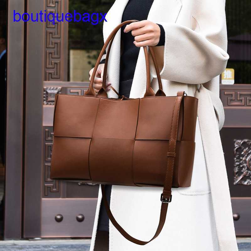 Luxury Bottegss Venetss Arco Evening Bags online store women 2023 new hand woven soft leather texture Tote advanced simple leisure With logo 7GJR, Black5
Luxury Bottegss Venetss Arco Evening Bags online store women 2023 new hand woven soft leather texture Tote advanced simple leisure With logo 7GJR, Black5