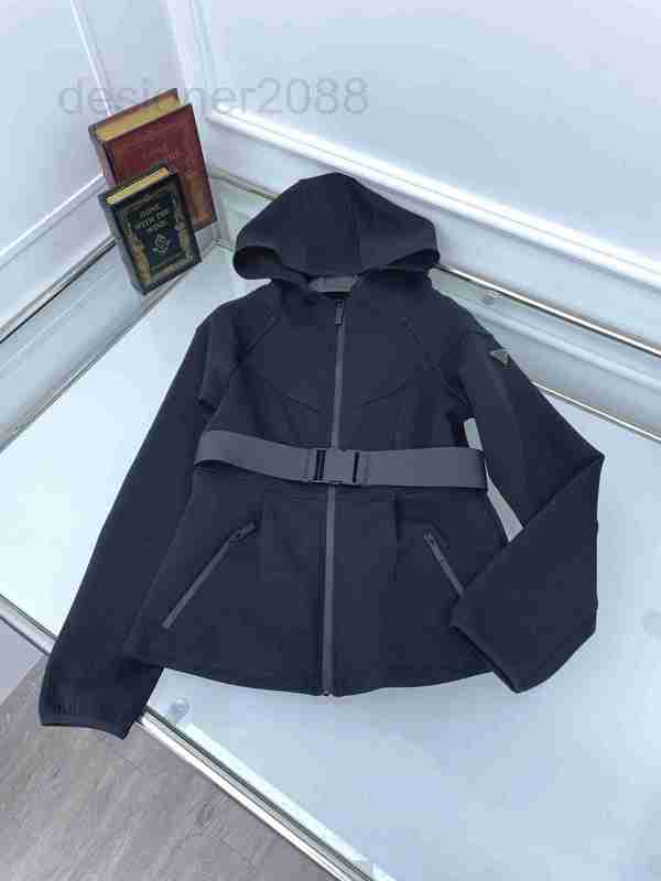 Women' Jackets Designer 2023 New Black With Belt Fashion Triangle Hooded Zip up Loose Casual Women Design Street Wear Coat SPPK
Women' Jackets Designer 2023 New Black With Belt Fashion Triangle Hooded Zip up Loose Casual Women Design Street Wear Coat SPPK