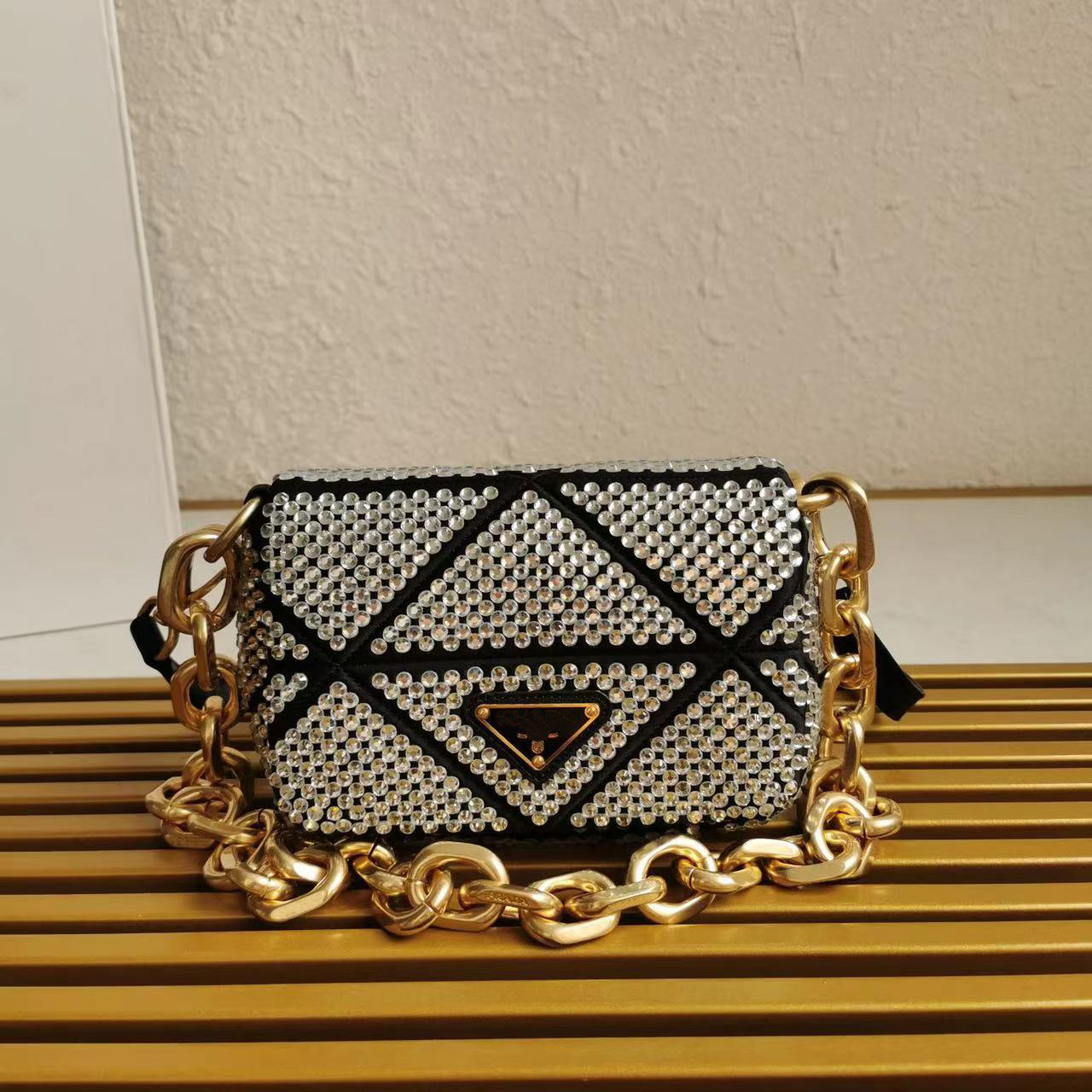 crystal embellishment stands out women mini Chain handbags shoulder bag camera bags fashion camouflage purses lady Satin Fashion Cross Body, Black
crystal embellishment stands out women mini Chain handbags shoulder bag camera bags fashion camouflage purses lady Satin Fashion Cross Body, Black