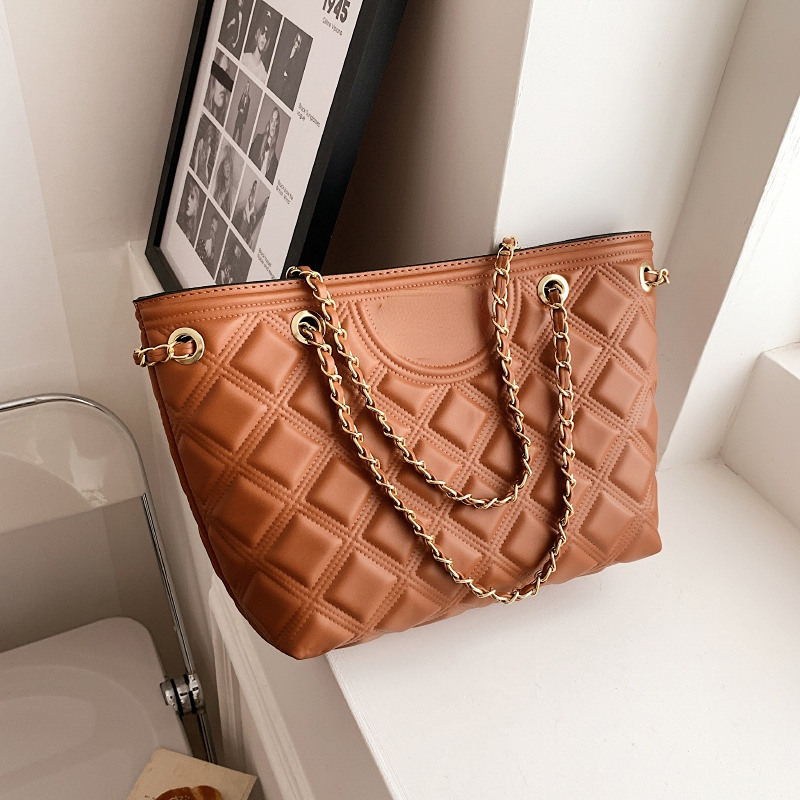 Simple Tote Bag New Diamond Chain Korean Style Large Capacity Personalized Fashion Shoulder Messenger Bags, 26*22*11cm
Simple Tote Bag New Diamond Chain Korean Style Large Capacity Personalized Fashion Shoulder Messenger Bags, 26*22*11cm