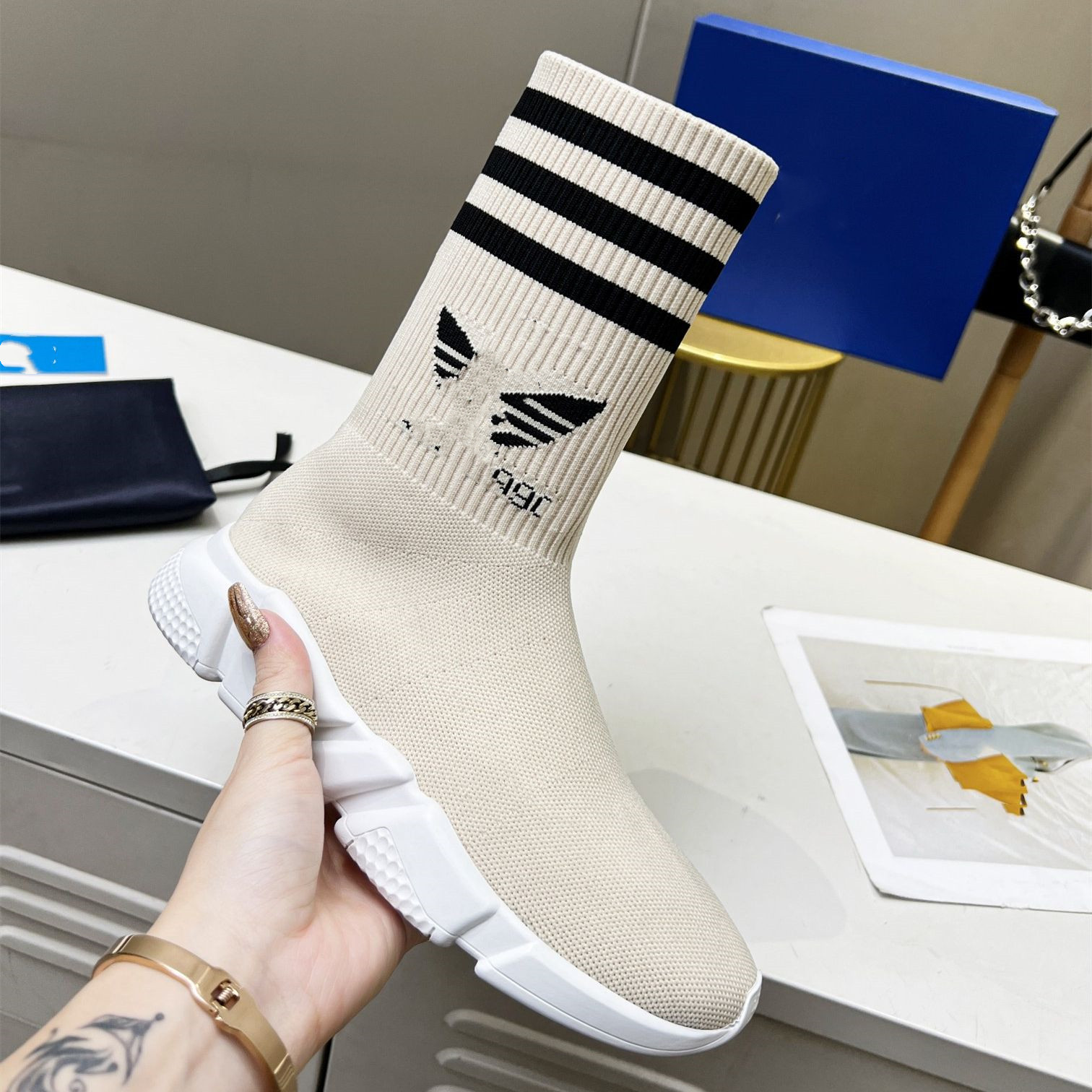Fashion Casual Shoes speed boot Men Women Luxury Design Winter Warm Heel Snow Leather Thick soled Sock Boots Lace Sports runners sneakers, Brown
Fashion Casual Shoes speed boot Men Women Luxury Design Winter Warm Heel Snow Leather Thick soled Sock Boots Lace Sports runners sneakers, Brown