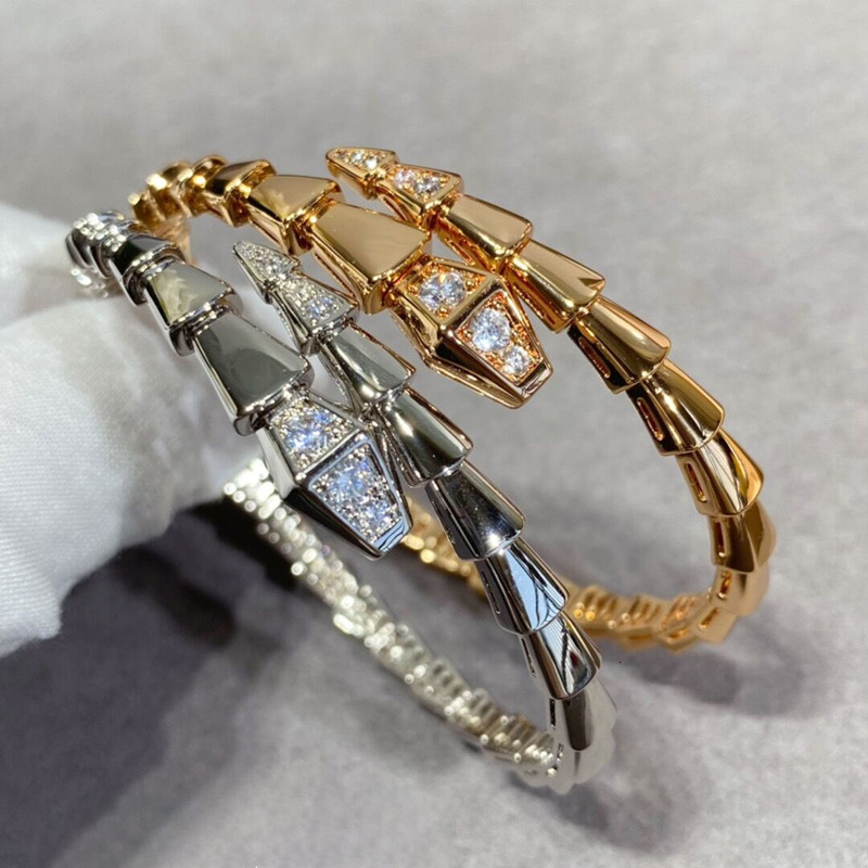 Bangle selling 925 sterling silver head and tail zircon elastic snake bone bracelet Womens fashion light luxury brand jewelry 230313
Bangle selling 925 sterling silver head and tail zircon elastic snake bone bracelet Womens fashion light luxury brand jewelry 230313