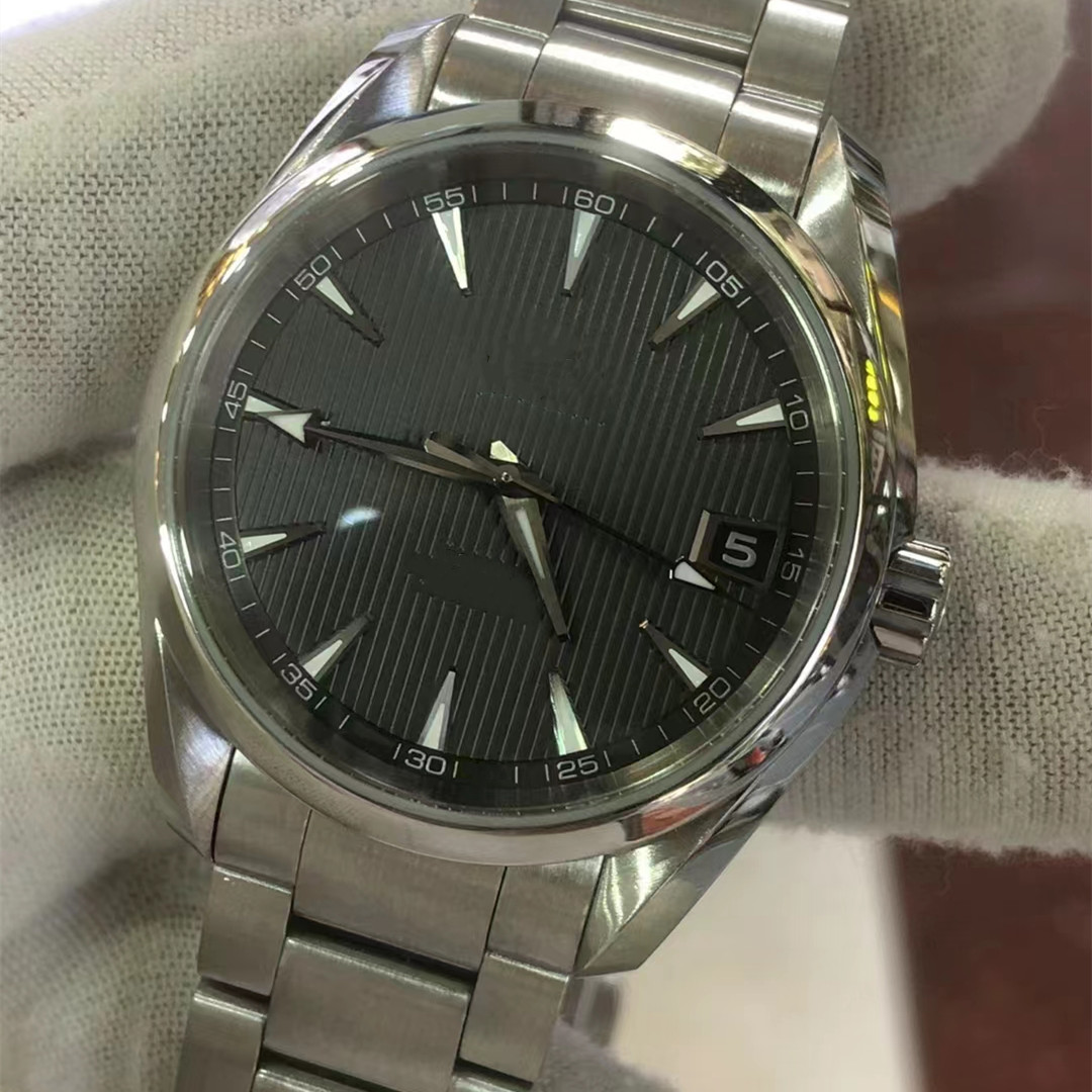 Men's watch designer watch waterproof watch 50M 41MM sapphire vertical luminous ETA internal sports festival gift with original box and certificate, Tool
Men's watch designer watch waterproof watch 50M 41MM sapphire vertical luminous ETA internal sports festival gift with original box and certificate, Tool