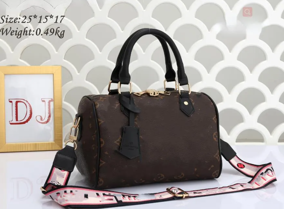 Men duffle bag Women large capacity luggage bag baggage waterproof handbag Casual Travel Bags
Men duffle bag Women large capacity luggage bag baggage waterproof handbag Casual Travel Bags