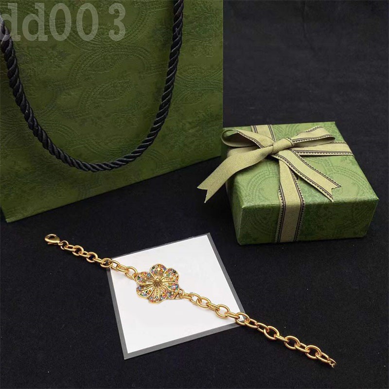 Meatal mens bracelet retro charms plated gold bracelet rhinestone vintage dainty female simple decorate pearl letter designer bracelets jewelry woman ZB012 Q2
Meatal mens bracelet retro charms plated gold bracelet rhinestone vintage dainty female simple decorate pearl letter designer bracelets jewelry woman ZB012 Q2