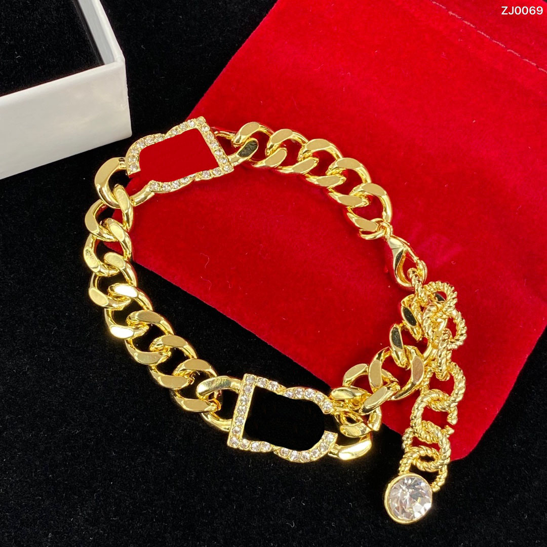 Charm Bracelet for Woman Designer Man Jewelry Bracelets As Gift 18k Gold Party Wedding Fashion Brand Womens Jewelrys 
Charm Bracelet for Woman Designer Man Jewelry Bracelets As Gift 18k Gold Party Wedding Fashion Brand Womens Jewelrys