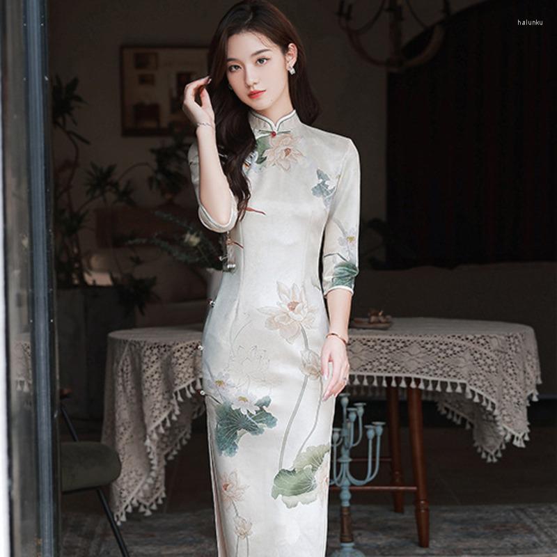 Ethnic Clothing Chinese National Cheongsam Lotus Floral Vintage Slim Female Qipao S To XXL 3/4 Sleeve Modern Improve Fashion Women Long
Ethnic Clothing Chinese National Cheongsam Lotus Floral Vintage Slim Female Qipao S To XXL 3/4 Sleeve Modern Improve Fashion Women Long