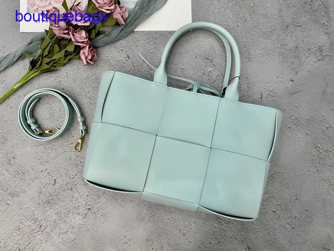 Luxury Bottegss Venetss Arco Evening Bags online store new 2023 Handbag Women's summer small square fashion niche design textured With logo G4YV, White8
Luxury Bottegss Venetss Arco Evening Bags online store new 2023 Handbag Women's summer small square fashion niche design textured With logo G4YV, White8
