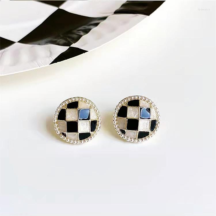 Dangle Earrings Compact Cute Black White Dripping Oil Checkered Internet Celebrity Temperamental Exquisite Round Shield
Dangle Earrings Compact Cute Black White Dripping Oil Checkered Internet Celebrity Temperamental Exquisite Round Shield
