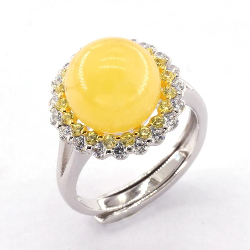 Cluster Rings Chicken Oil Yellow Beeswax Ring Gemstone Side Stone Circular Round Bead Exquisite And Elegant Vintage Jewelry
Cluster Rings Chicken Oil Yellow Beeswax Ring Gemstone Side Stone Circular Round Bead Exquisite And Elegant Vintage Jewelry