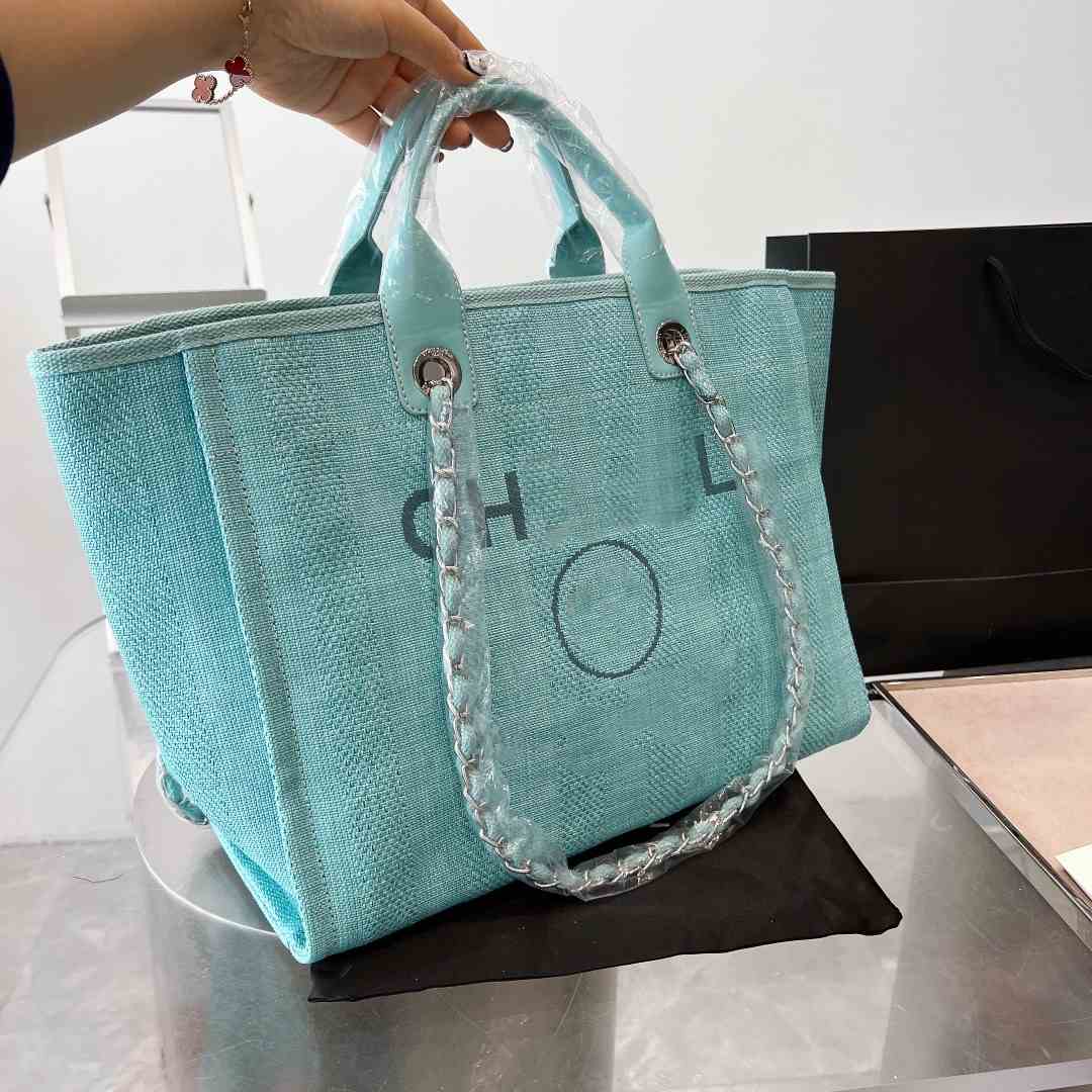 2023 spring and summer new women's new beach bag advanced unique design bag simple and not cumbersome large capacity
2023 spring and summer new women's new beach bag advanced unique design bag simple and not cumbersome large capacity