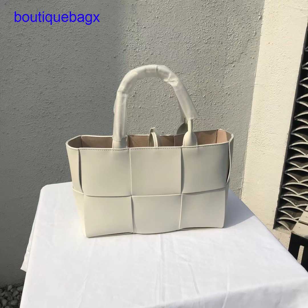 Luxury Bottegss Venetss Arco Evening Bags online store new early spring fashion Tote Handbag 2023 large capacity zipper inner sing With logo PRSW, Small milkshake
Luxury Bottegss Venetss Arco Evening Bags online store new early spring fashion Tote Handbag 2023 large capacity zipper inner sing With logo PRSW, Small milkshake