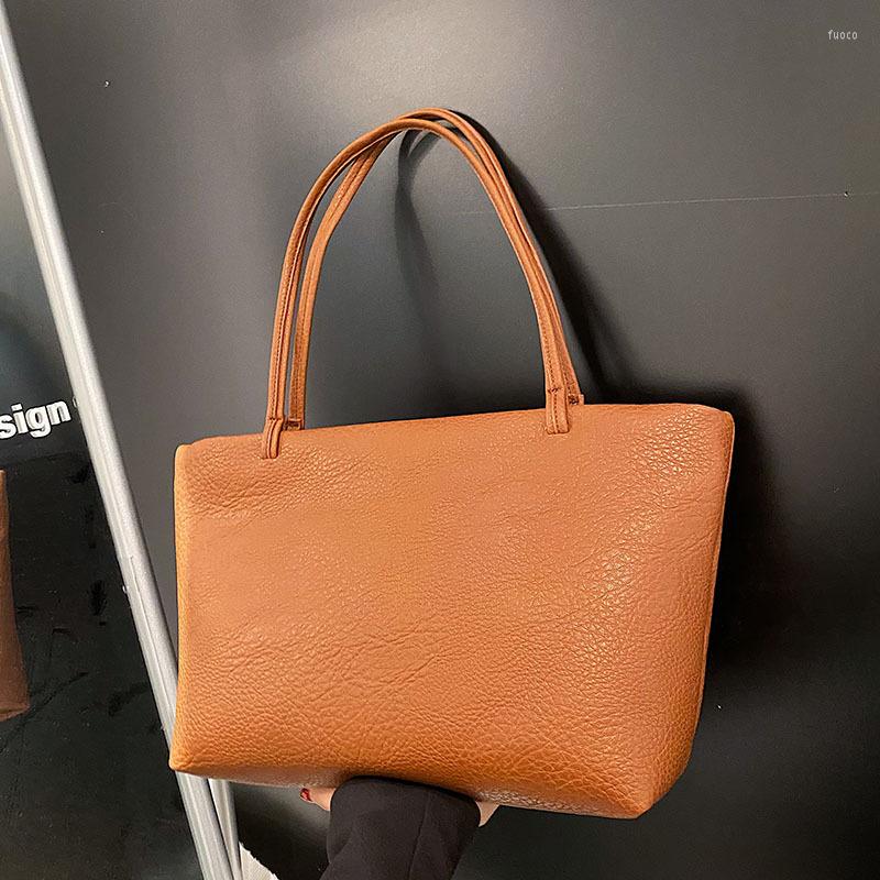 Evening Bags Women's Solid Color Handbag Shoulder Bag Large Capacity Retro Soft Pu Leather High Quality Tote For Women 2023, Black
Evening Bags Women's Solid Color Handbag Shoulder Bag Large Capacity Retro Soft Pu Leather High Quality Tote For Women 2023, Black