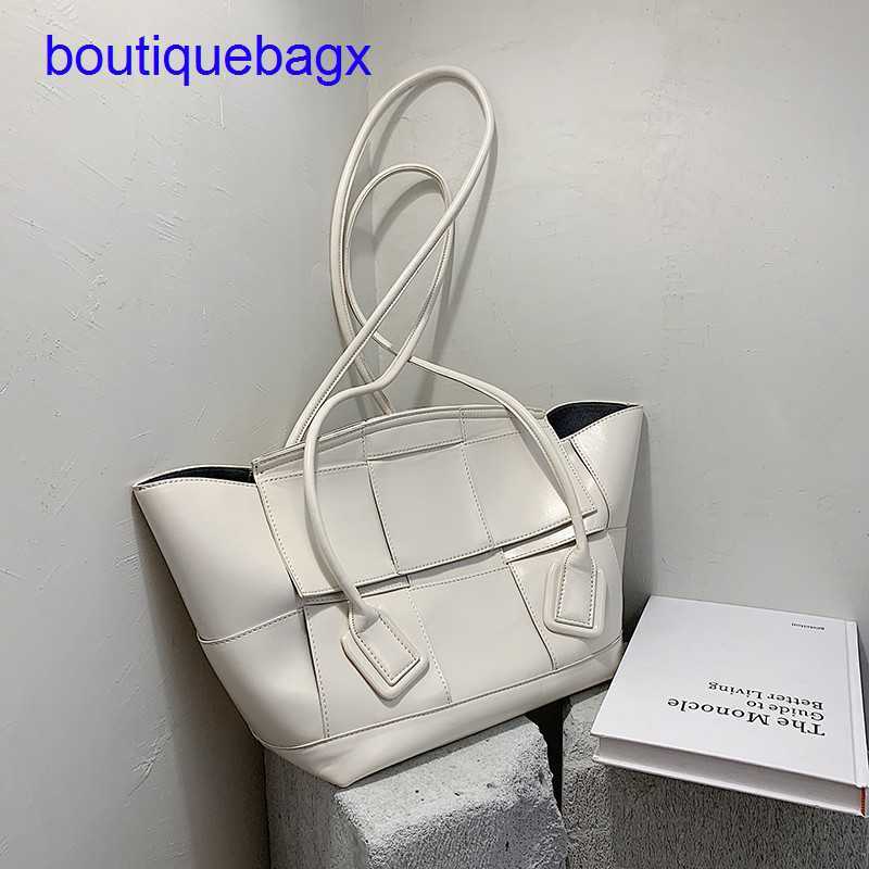 Luxury Bottegss Venetss Arco Evening Bags online store Texture Big Women's 2023 Autumn and Winter Fashion Woven One Shoulder Under With logo 5WWR, White4
Luxury Bottegss Venetss Arco Evening Bags online store Texture Big Women's 2023 Autumn and Winter Fashion Woven One Shoulder Under With logo 5WWR, White4