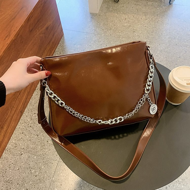 Classic Chain Shoulder Bucket Bag Niche Design Tote Bag Large Capacity Women's Bags Handbag, 31*23*10cm
Classic Chain Shoulder Bucket Bag Niche Design Tote Bag Large Capacity Women's Bags Handbag, 31*23*10cm