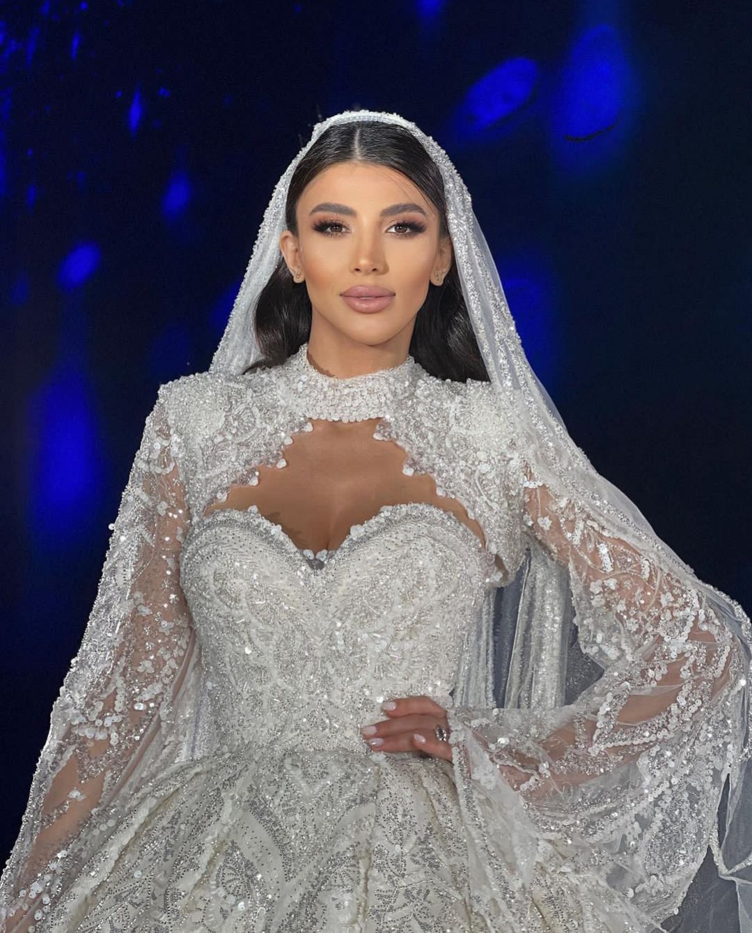 Ball Gown Wedding Dresses Long Sleeves Sweetheart Halter Sequins Appliques Ruffles 3D Lace Pearls Bridal Gowns Formal Dress Plus Size Custom Made Vest