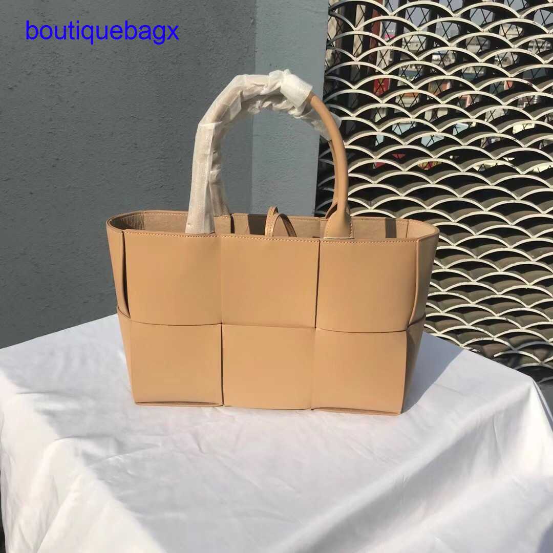 Luxury Bottegss Venetss Arco Evening Bags online store and New in hand woven autumn shopping bag winter 2023 large capacity tote l With logo 12KP, White5
Luxury Bottegss Venetss Arco Evening Bags online store and New in hand woven autumn shopping bag winter 2023 large capacity tote l With logo 12KP, White5