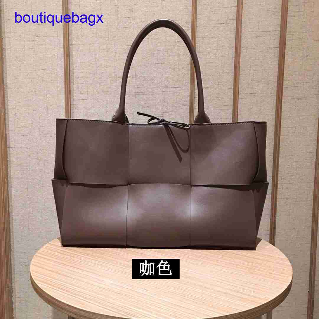 Luxury Bottegss Venetss Arco Evening Bags online store big bag autumn winter texture 2023 new woven tote women's leather large cap With logo XY7Q, Black2
Luxury Bottegss Venetss Arco Evening Bags online store big bag autumn winter texture 2023 new woven tote women's leather large cap With logo XY7Q, Black2