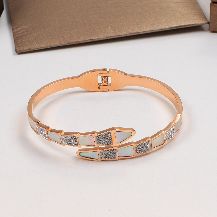 Hot Bulgarian designer bracelet bangle jewelry rings stainless steel rhinestone letters snake bracelets gold silver rose colors mens bangles women love gifts
Hot Bulgarian designer bracelet bangle jewelry rings stainless steel rhinestone letters snake bracelets gold silver rose colors mens bangles women love gifts