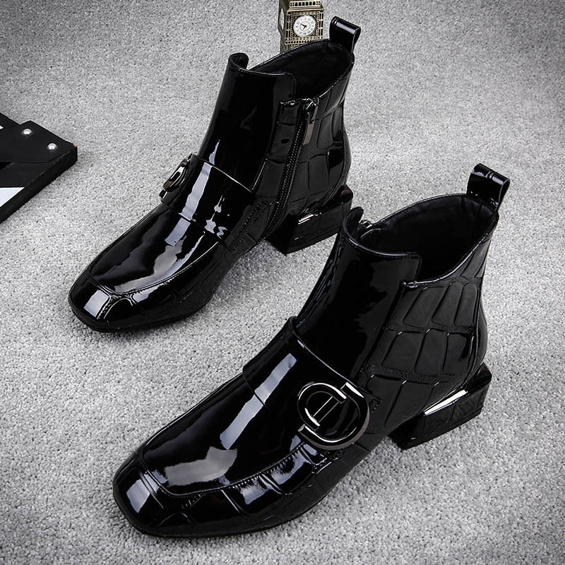 Dress Shoes Spring Ankle Boot Winter Single Velvet Lowheeled Patent Leather Pointed Thick Fashion Woman Boots Size 42 230313
Dress Shoes Spring Ankle Boot Winter Single Velvet Lowheeled Patent Leather Pointed Thick Fashion Woman Boots Size 42 230313