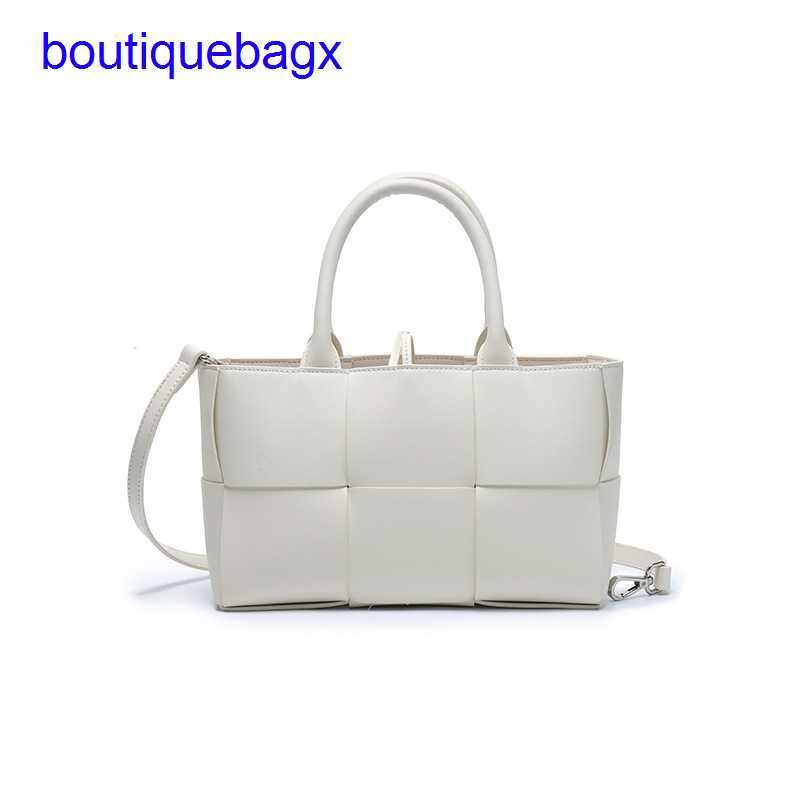 Luxury Bottegss Venetss Arco Evening Bags online store and winter New Song Hye Kyo same Autumn leather woven tote bag shopping Sin With logo DRXV, Sky blue
Luxury Bottegss Venetss Arco Evening Bags online store and winter New Song Hye Kyo same Autumn leather woven tote bag shopping Sin With logo DRXV, Sky blue