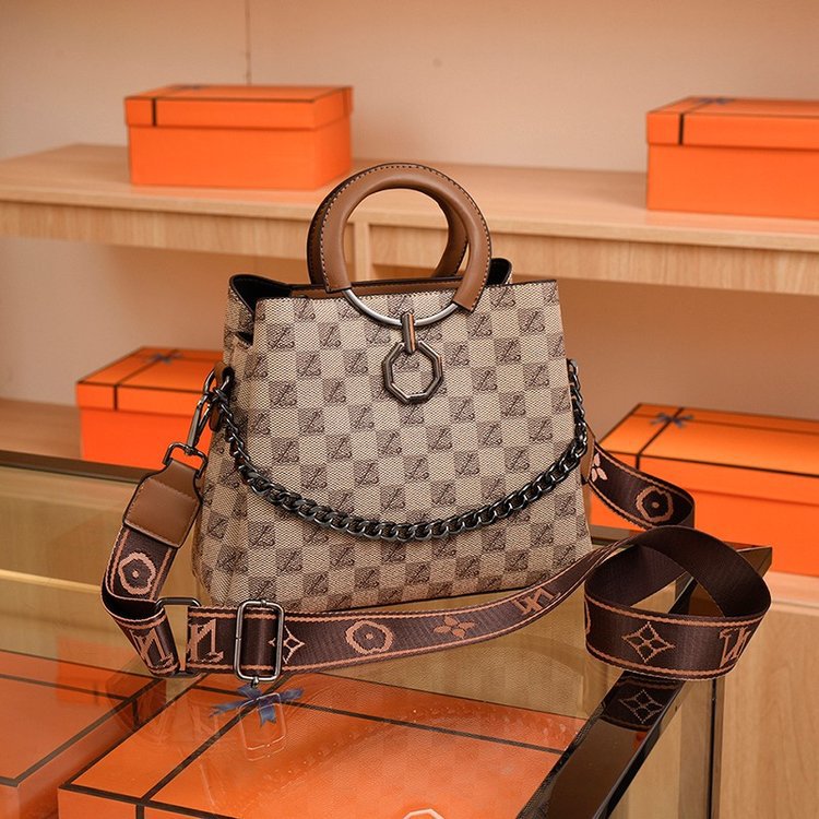 Fashion Women's Bag Presbyopic New Crossbody Bags Retro Small Handbag out Shoulder Bag Factory Direct Sales, 25*20*11cm
Fashion Women's Bag Presbyopic New Crossbody Bags Retro Small Handbag out Shoulder Bag Factory Direct Sales, 25*20*11cm