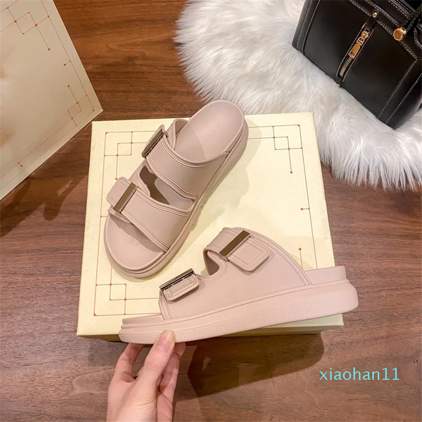 2023 Fashion Slippers Designer Classic Jelly Sandals Ladies Flat Flip Flop Rubber Men Metal Buckle Beach Shoes Outdoor High Heels Soft Sole 35-41
2023 Fashion Slippers Designer Classic Jelly Sandals Ladies Flat Flip Flop Rubber Men Metal Buckle Beach Shoes Outdoor High Heels Soft Sole 35-41