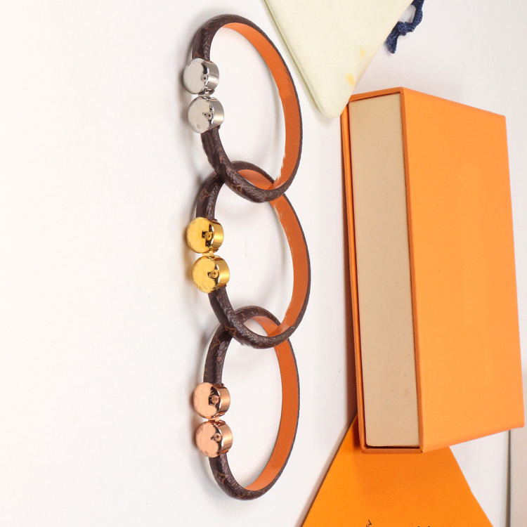 Designers Mens Womens Bracelets Bangle Flower Pendant Luxury Designer Jewelry Faux Leather Bracelet Wedding Gifts
Designers Mens Womens Bracelets Bangle Flower Pendant Luxury Designer Jewelry Faux Leather Bracelet Wedding Gifts