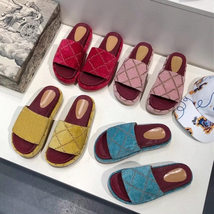 woman sandals slippers fashion Beach Thick bottom platform women Shoes Alphabet lady Sandal Leather High heel slippers Large slides slider I8ep#
woman sandals slippers fashion Beach Thick bottom platform women Shoes Alphabet lady Sandal Leather High heel slippers Large slides slider I8ep#