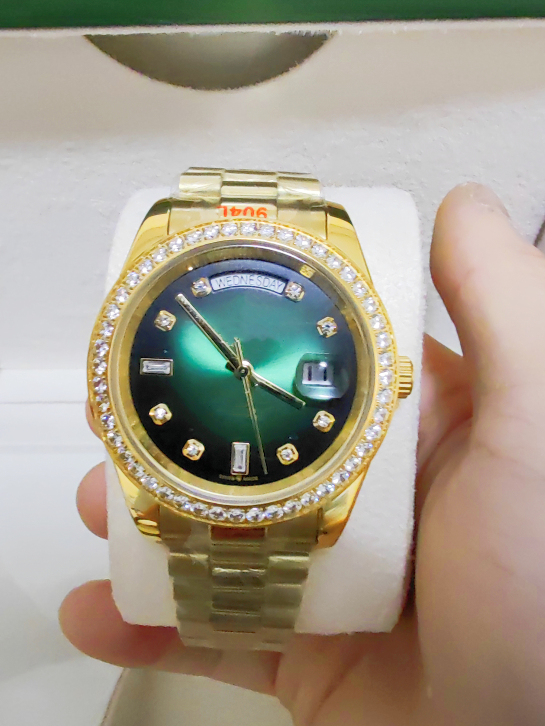 Original box certificate 18k Gold President Male Watches Day Date Diamonds Green dial Watch Men Stainless Diamond Bezel Automatic WristWatch 96, Style 5 original box+watch
Original box certificate 18k Gold President Male Watches Day Date Diamonds Green dial Watch Men Stainless Diamond Bezel Automatic WristWatch 96, Style 5 original box+watch