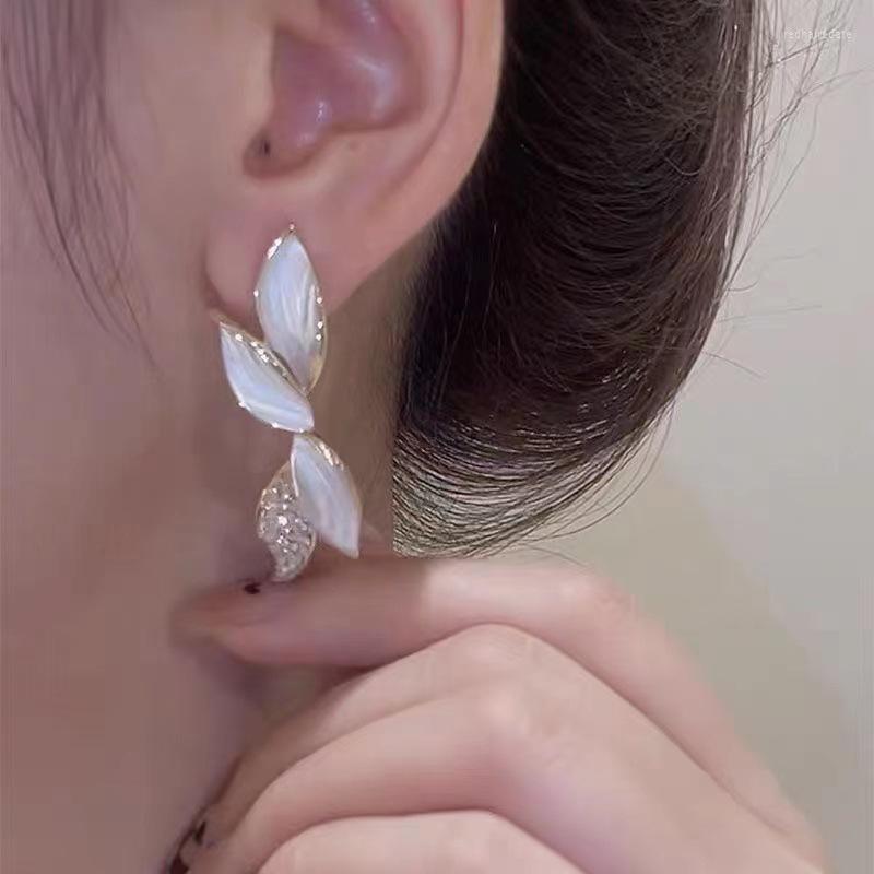 Stud Earrings Fashion White Blue Color Petal Leaves Earring For Girls Cute Temperament High Quality Anniversary Gifts Fine Jewelry
Stud Earrings Fashion White Blue Color Petal Leaves Earring For Girls Cute Temperament High Quality Anniversary Gifts Fine Jewelry